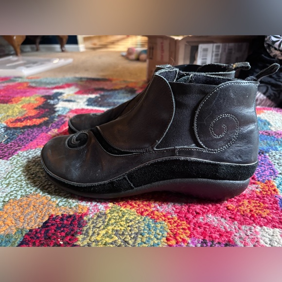 Naot chi swirl boots - Picture 2 of 7